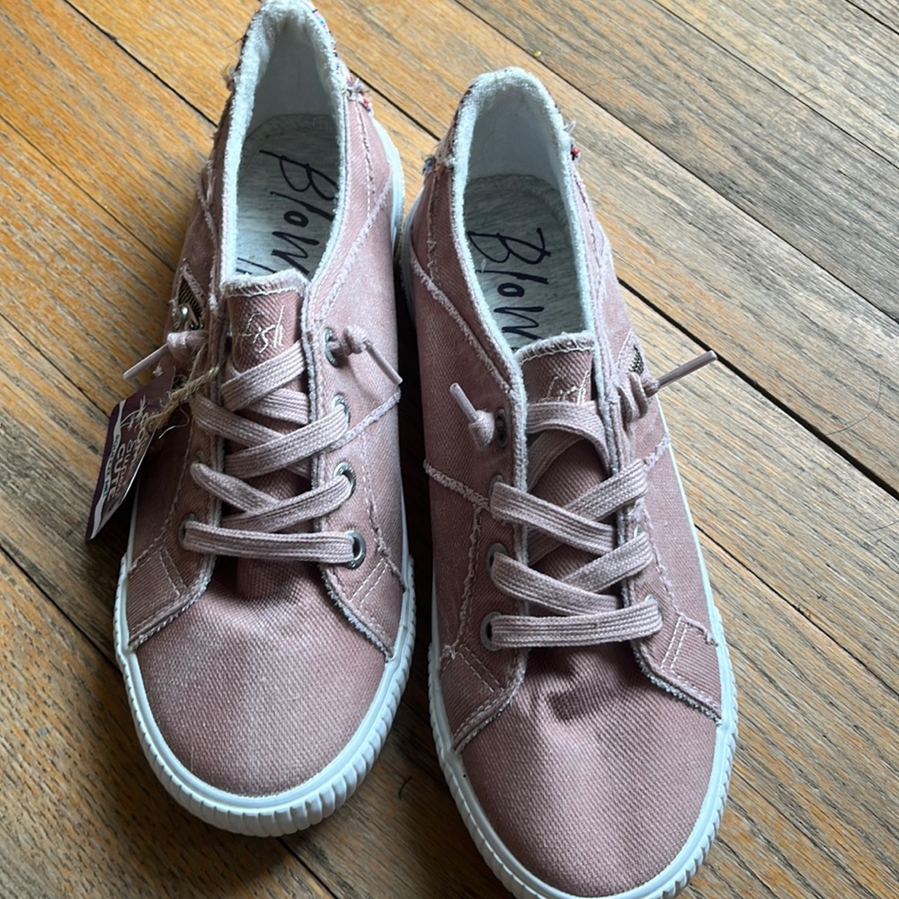 Blowfish Malibu Women’s Fruit Canvas Sneaker in Dirty Pink Smoked Size 9